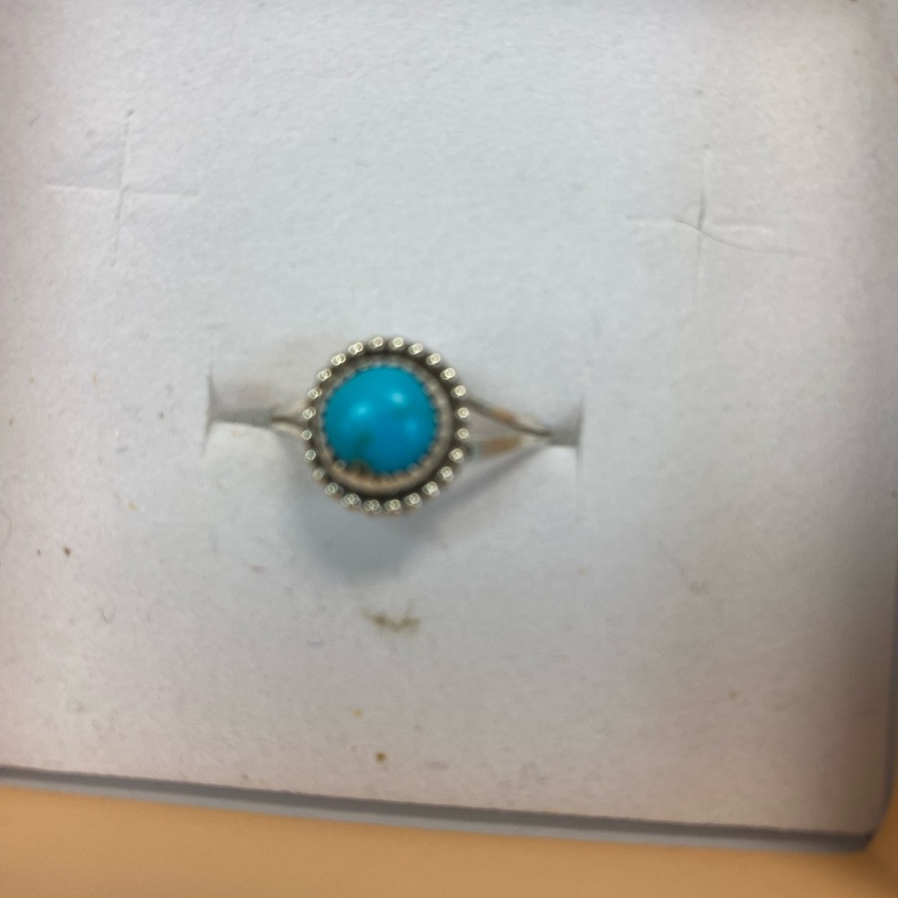 Authentic Kingman turquoise ring size 7. Super cute for everyday